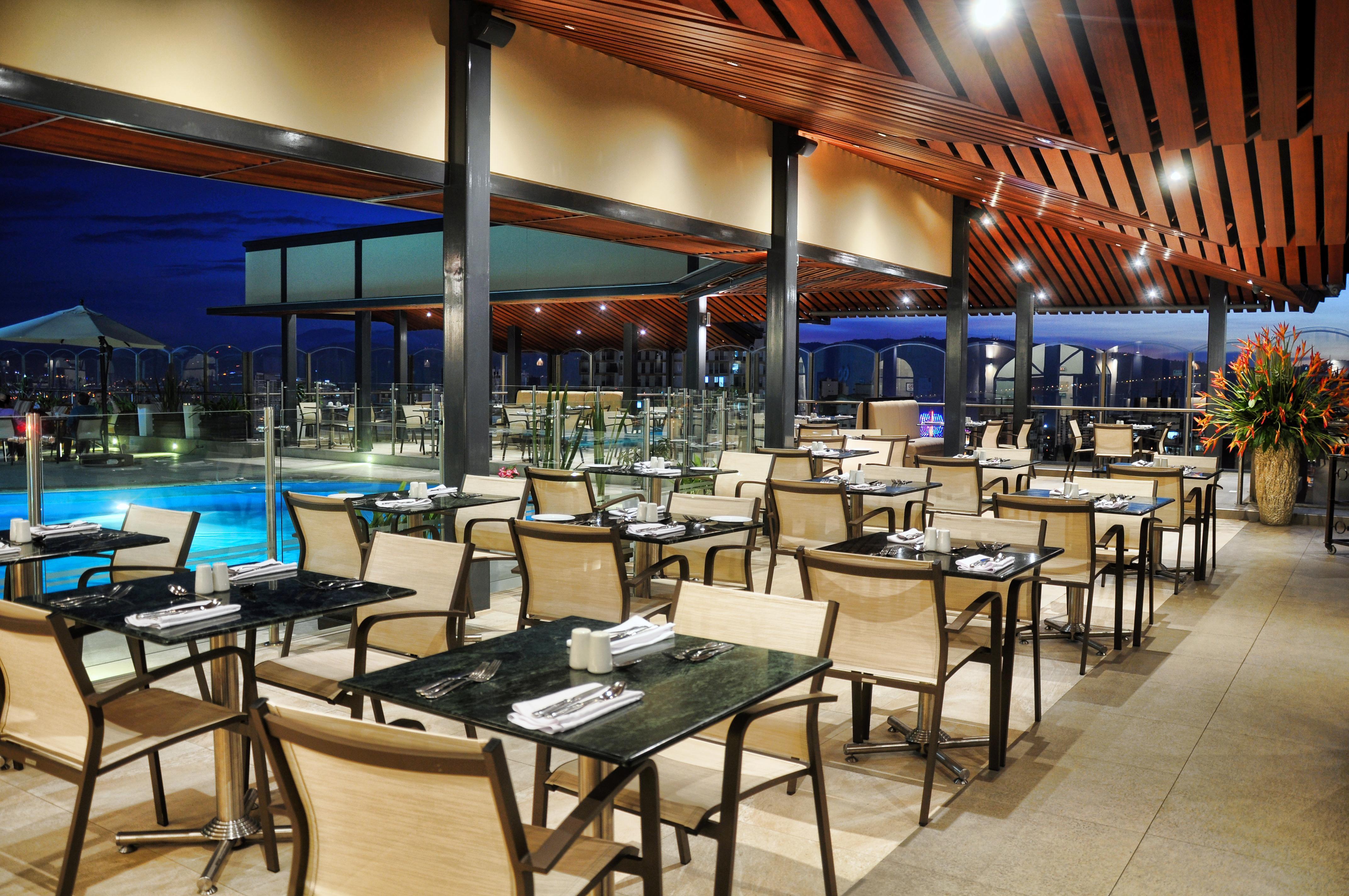 Hotel Dann Carlton Bucaramanga Eksteriør billede The Pool Bar