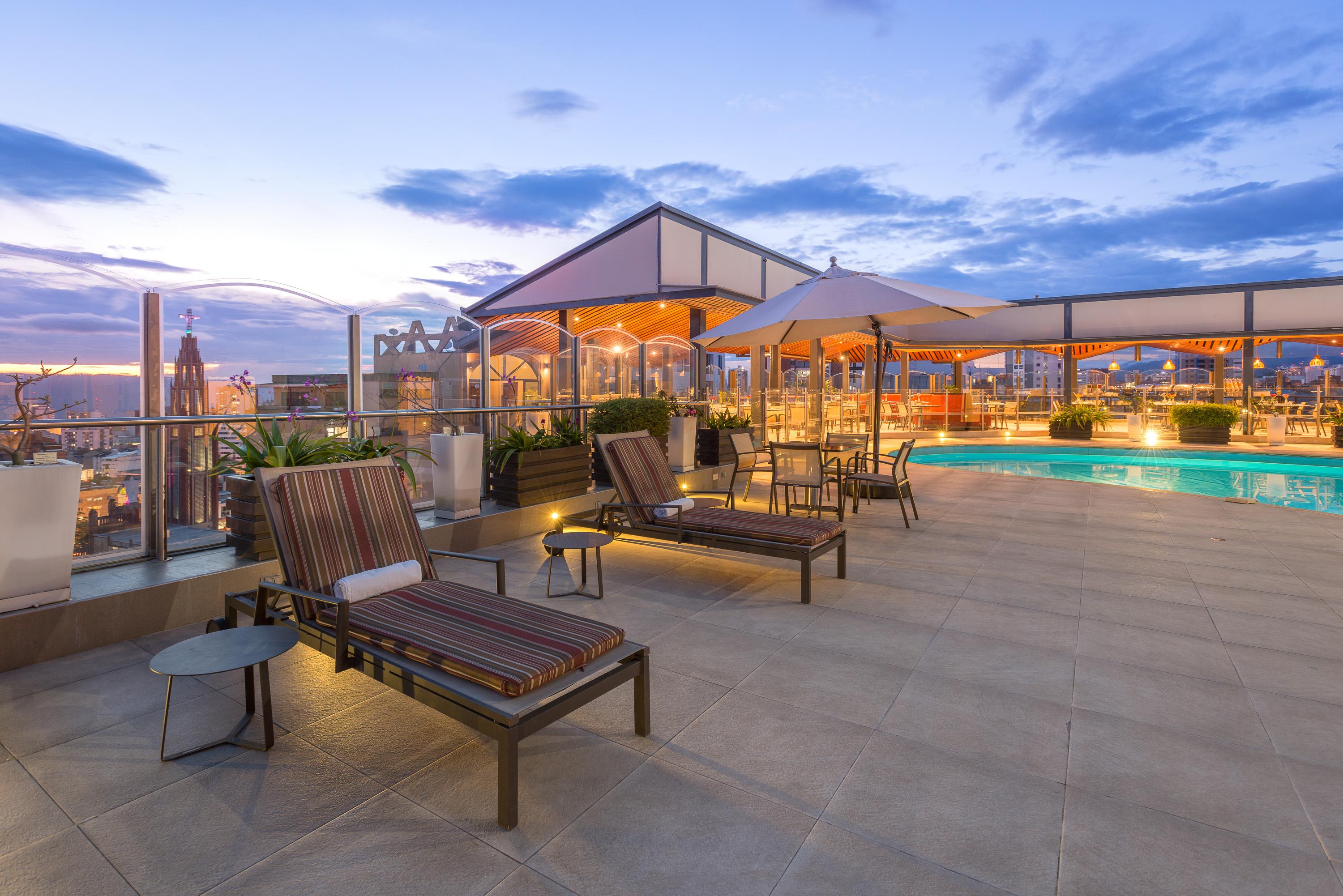 Hotel Dann Carlton Bucaramanga Eksteriør billede Rooftop pool at the Four Seasons Hotel, Bogotá