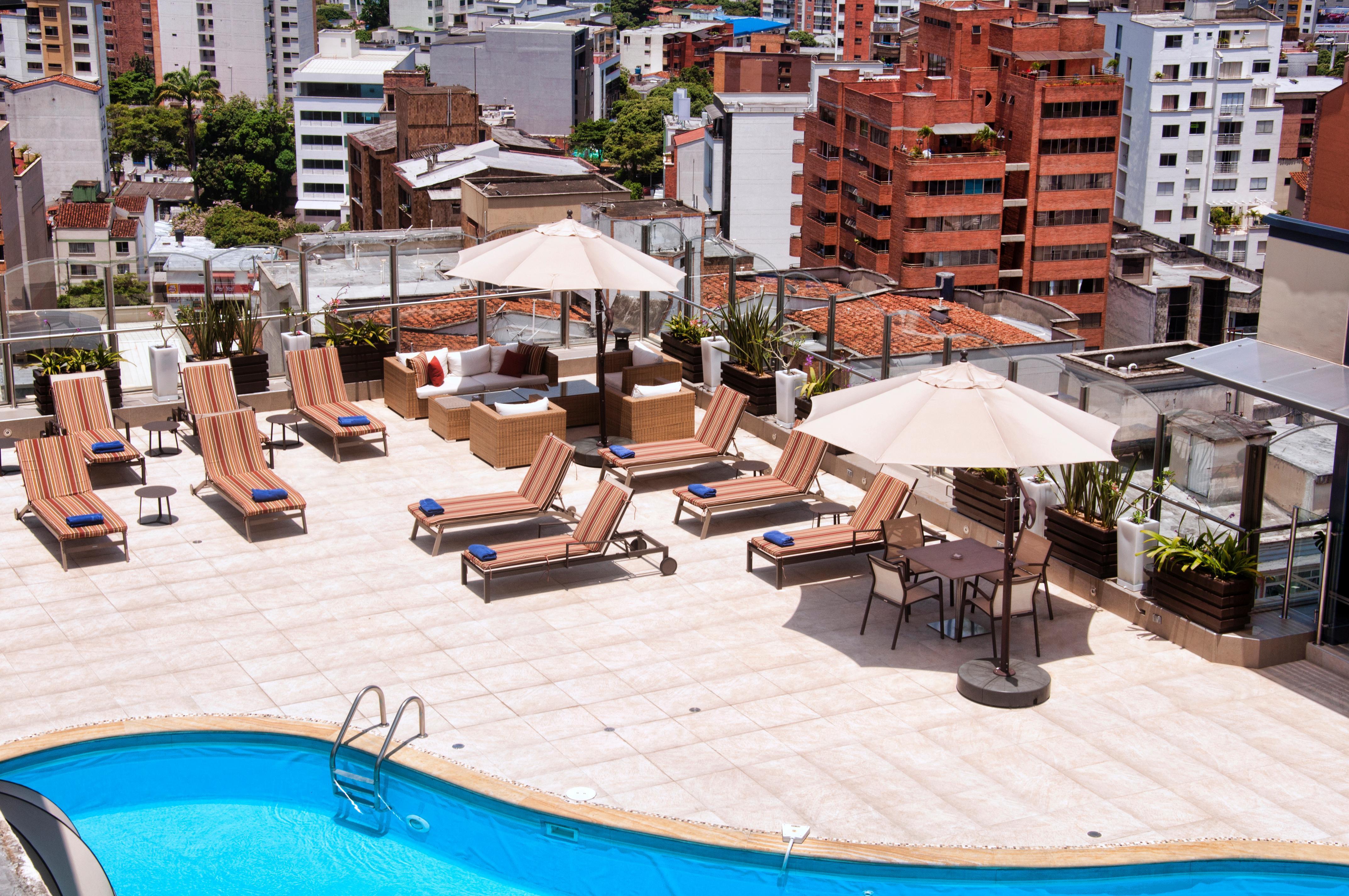 Hotel Dann Carlton Bucaramanga Eksteriør billede Rooftop pool