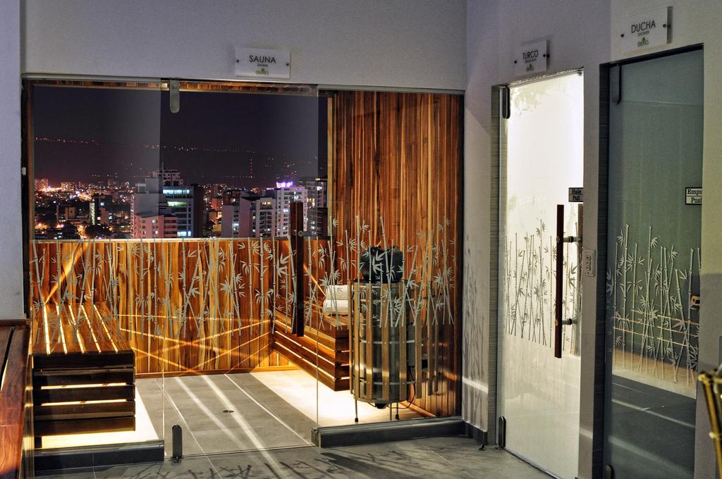 Hotel Dann Carlton Bucaramanga Eksteriør billede A sliding door